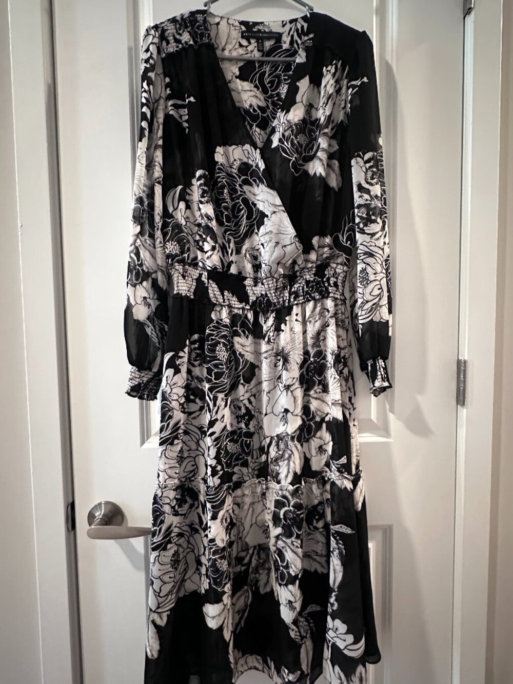 Elegant White House Black Market black-and-white floral dress Size 10